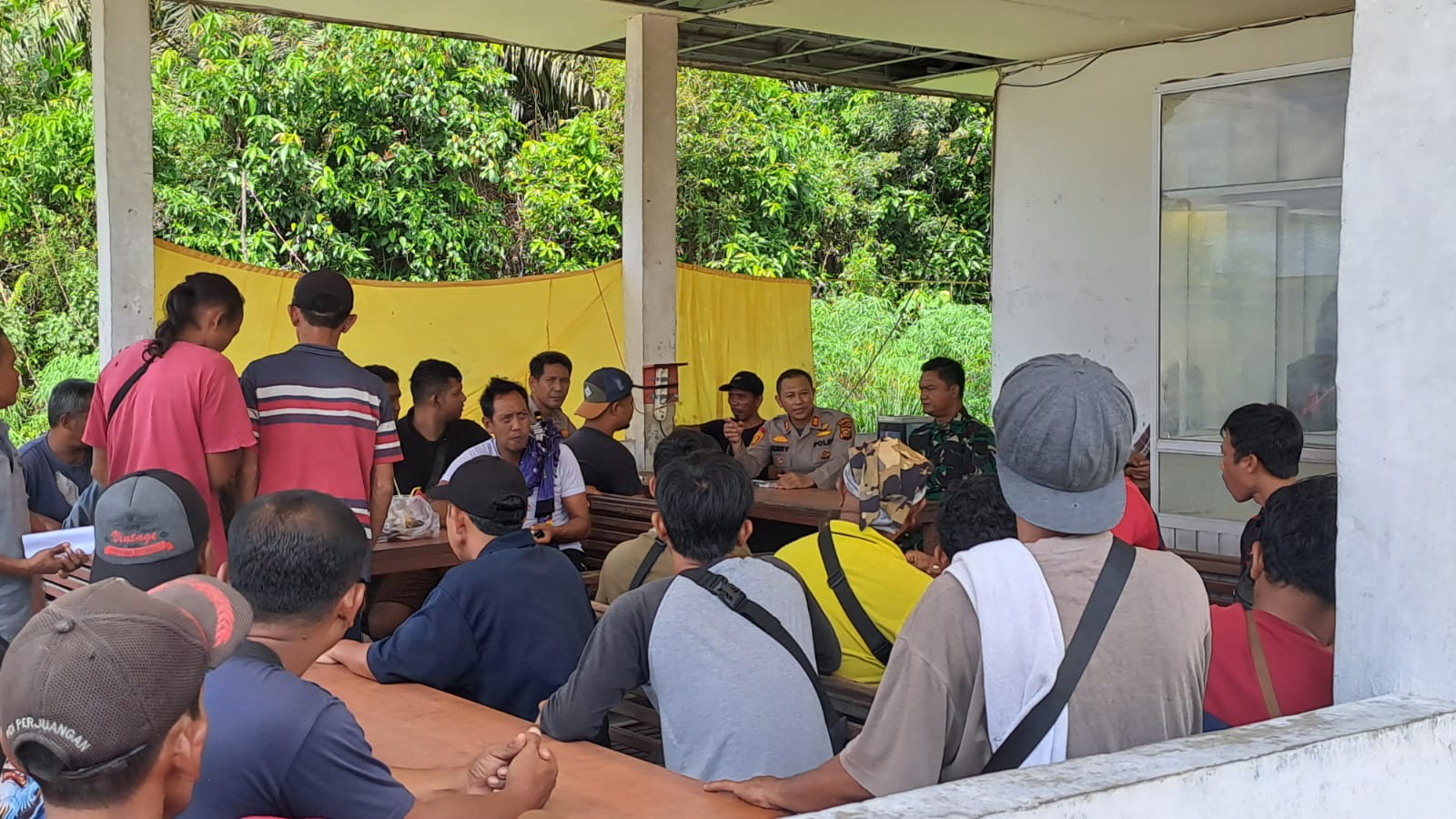 Jalankan Amanat Kapolri, Kapolsek Tapung Sambangi Warga Dalam Giat Cooling System